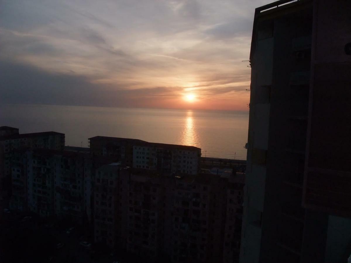 Apartment With Black Sea View Батуми Екстериор снимка